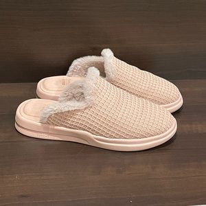 Unhide x Lusso cloud slippers